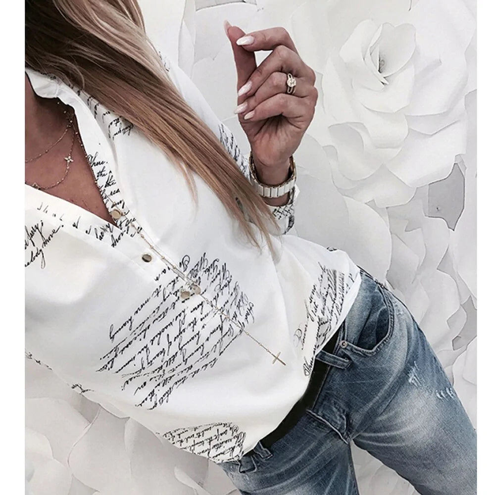 Elise | Blouse met V-hals en knopenprint